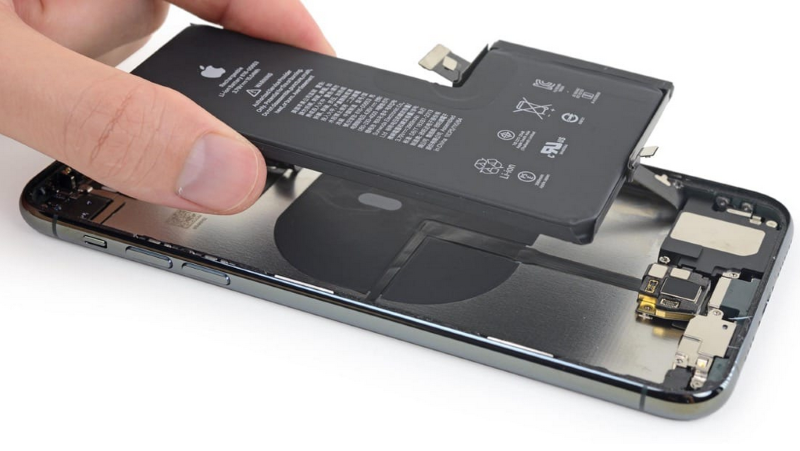 Pin iPhone không chỉ là nguồn năng lượng mà còn tích hợp vi mạch thông minh liên kết trực tiếp với CPU.