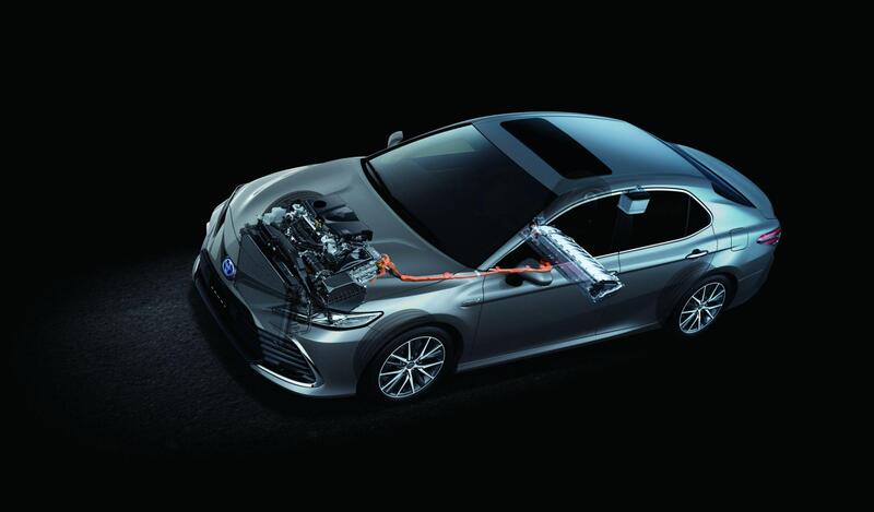 Full Hybrid tiết kiệm nhiên liệu rõ rệt, vận hành êm và không cần cắm sạc ngoài trong quá trình sử dụng hằng ngày. 