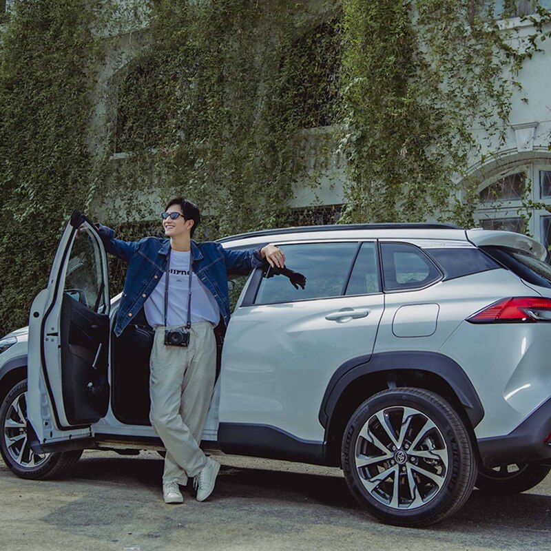 Xe Hybrid phù hợp với người thường xuyên đi phố, muốn tiết kiệm xăng nhưng chưa sẵn sàng chuyển hẳn sang xe điện. 