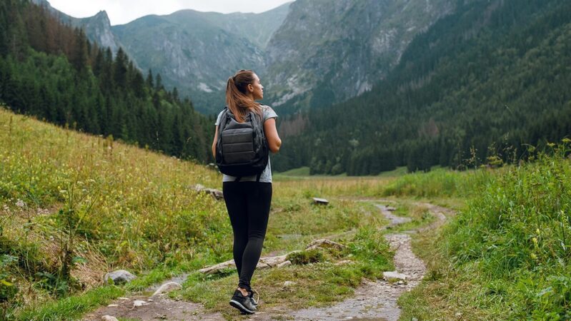 Không gian xanh trong mỗi chuyến hiking giúp giảm áp lực, cải thiện tâm trạng và làm mới năng lượng.