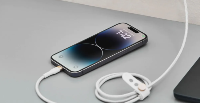 Sạc đúng cách và hạn chế nhiệt độ cao giúp làm chậm quá trình lão hóa pin iPhone