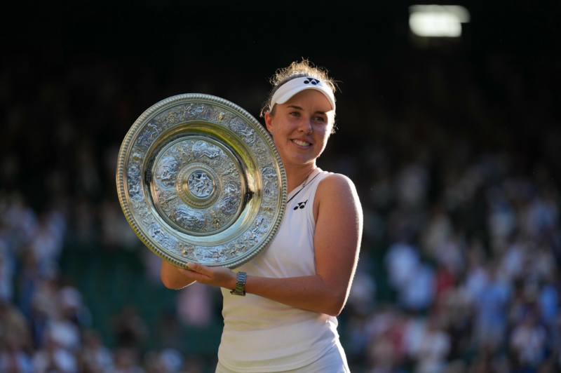 Linda Noskova đánh bại Karolina Muchova sau ba set để giành danh hiệu Grand Slam đầu tiên trong sự nghiệp.